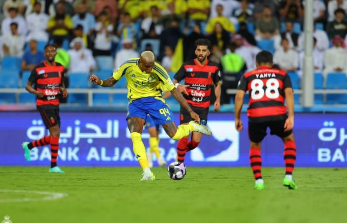 النصر يستعيد توازنه محلياً بهدف في شباك الرياض - الآن نيوز